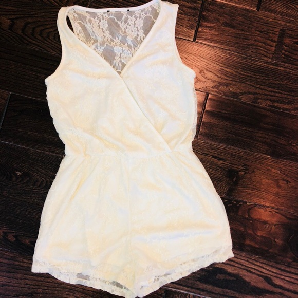 Forever 21 Dresses & Skirts - Forever 21 Small flirty lacy cream colored romper
